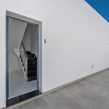 Triton 6 Nyaraló La Santa